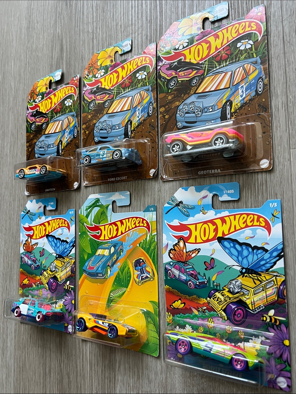 Assorted Hot Wheels - Picture 8 of 10